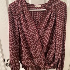Pattern blouse with v neck